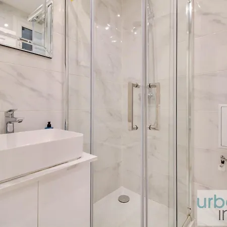 24 - Luxury In Montorgueil