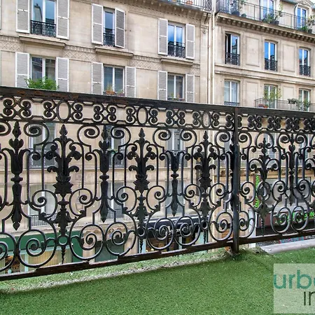24 - Luxury In Montorgueil Апартаменты *